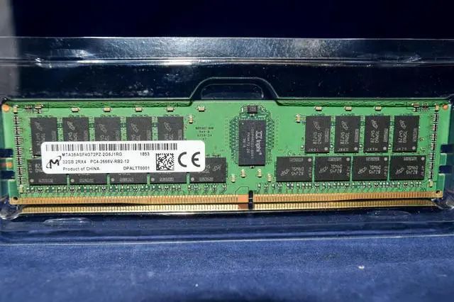 Main image of MTA36ASF4G72PZ-2G6J1 MICRON 32GB (1X32GB) 2RX4 PC4-2666V MEMORY