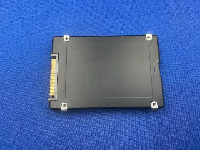 Alt view image 3 of 5 - MZ-WLJ7T60 SAMSUNG PM1733 7.68TB NVME 2.5" U.2 PCIE4.0 SSD MZWLJ7T6HALA