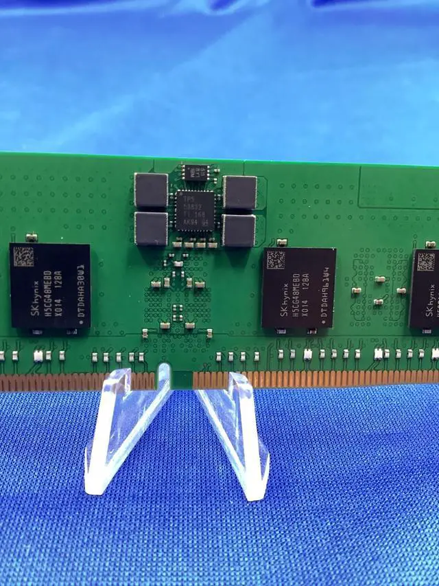 Alt view image 4 of 6 - HMCG78MEBRA113N HYNIX 16GB (1x16GB) 1Rx8 PC5-4800B MEMORY
