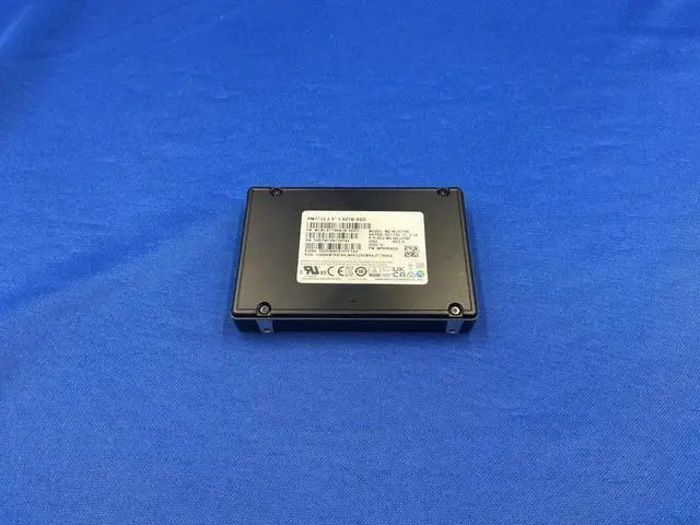 Alt view image 2 of 6 - MZ-WLR1T90 Samsung PM1733 1.92TB PCIe 4.0 x4 U.2 SSD MZWLR1T9HBJR-00007
