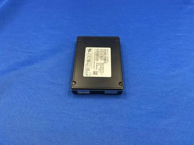 Alt view image 3 of 6 - MZ-WLR1T90 Samsung PM1733 1.92TB PCIe 4.0 x4 U.2 SSD MZWLR1T9HBJR-00007