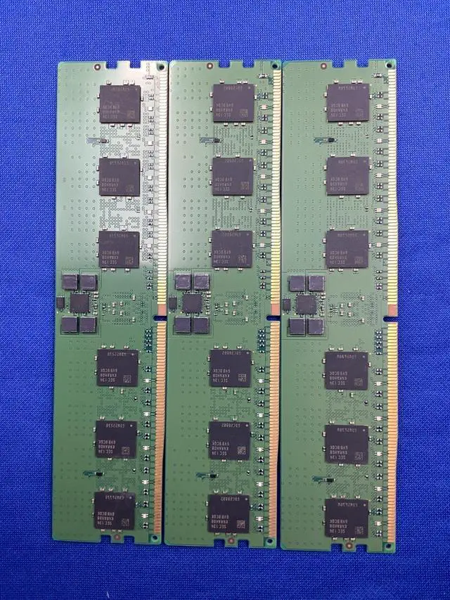 Alt view image 4 of 7 - M321R2GA3BB0-CQK SAMSUNG 16GB (1X16GB) 1RX8 PC5-4800B RDIMM MEMORY