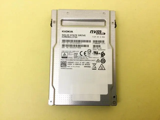 Main image of Toshiba Kioxia CM6-R 3.84TB NVMe PCIe 4.0 x4 U.3 2.5'' SED SSD KCM6DRUL3T84