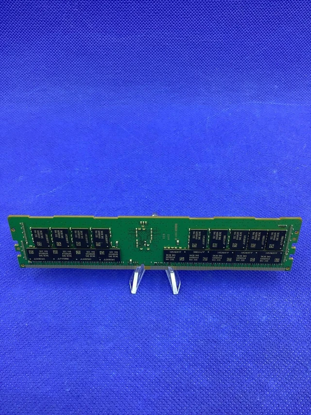 Alt view image 2 of 2 - M393A4K40EB3-CWE SAMSUNG 32GB (1X32GB) 2RX4 PC4-3200AA MEMORY