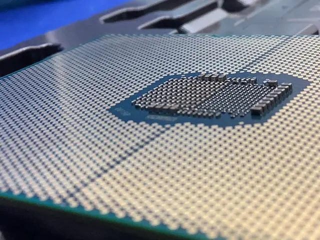 Alt view image 6 of 6 - SRKXS Intel Xeon Silver 4309Y 8-Core 12M Cache, 2.80 GHz 105W CD8068904658102