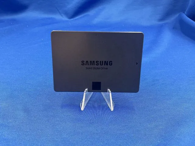 Main image of MZ-76Q2T0 Samsung 860 QVO 2TB 6G SATA 2.5 Internal SSD MZ7MH2T0HMLC