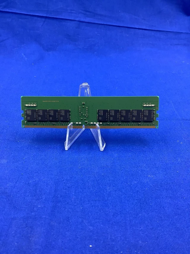 Alt view image 2 of 2 - M393A4G43BB4-CWE SAMSUNG 32GB (1X32GB) 2RX8 PC4-3200AA MEMORY