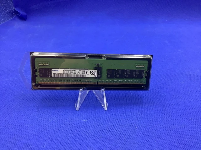 Main image of M393A4G43AB3-CWE SAMSUNG 32GB (1X32GB) 2RX8 PC4-3200AA SERVER MEMORY