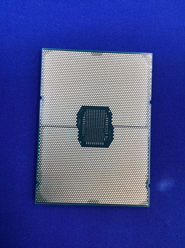 Alt view image 2 of 2 - SRKH9 Intel Xeon Gold 6330N 8-CORE (42M Cache, 2.20 GHz) CPU