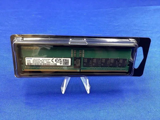 Main image of M321R4GA3EB0-CWM SAMSUNG 32GB (1X32GB) 2RX8 PC5-5600B MEMORY