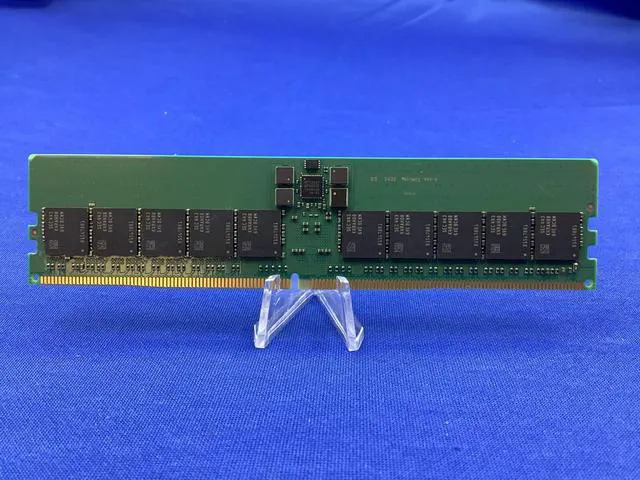 Alt view image 3 of 6 - M321R4GA3EB0-CWM SAMSUNG 32GB (1X32GB) 2RX8 PC5-5600B MEMORY