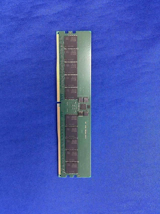 Alt view image 5 of 6 - M321R4GA3EB0-CWM SAMSUNG 32GB (1X32GB) 2RX8 PC5-5600B MEMORY
