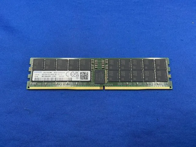 Main image of M321R8GA0PB1-CCP SAMSUNG 64GB (1X64GB) 2Rx4 PC5-6400B RDIMM Memory