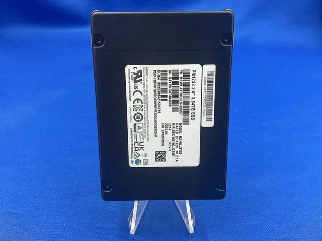Alt view image 5 of 7 - MZ-WLJ3T80 Samsung PM1733 MZWLJ3T8HBLS 3.84TB PCIe NVME Gen4 U.2 2.5in SSD