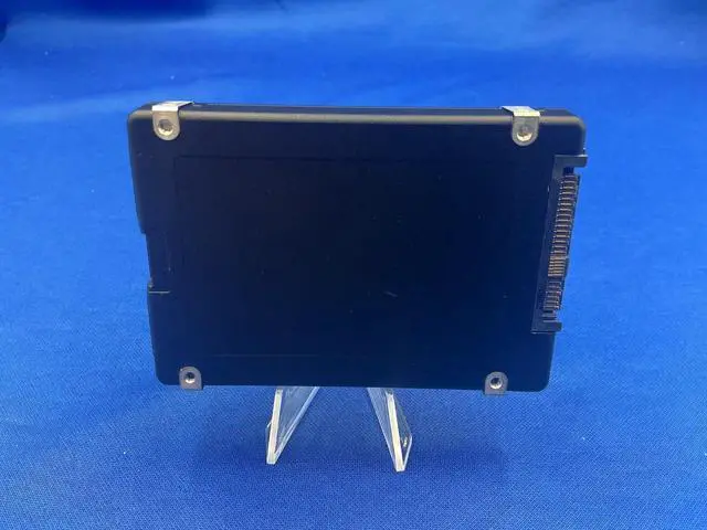 Alt view image 6 of 7 - MZ-WLJ3T80 Samsung PM1733 MZWLJ3T8HBLS 3.84TB PCIe NVME Gen4 U.2 2.5in SSD