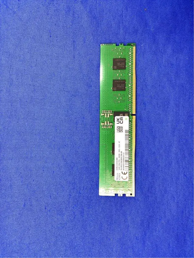 Alt view image 2 of 6 - HMCG78AGBRA190N HYNIX 16GB (1x16GB) 1Rx8 PC5-5600B RDIMM MEMORY