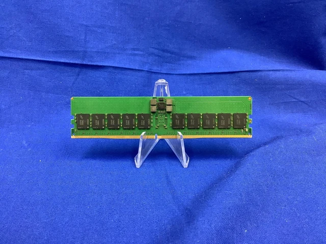 Alt view image 2 of 2 - MTC20F2085S1RC48BA1 MICRON 32GB 2RX8 PC5-4800B SERVER MEMORY