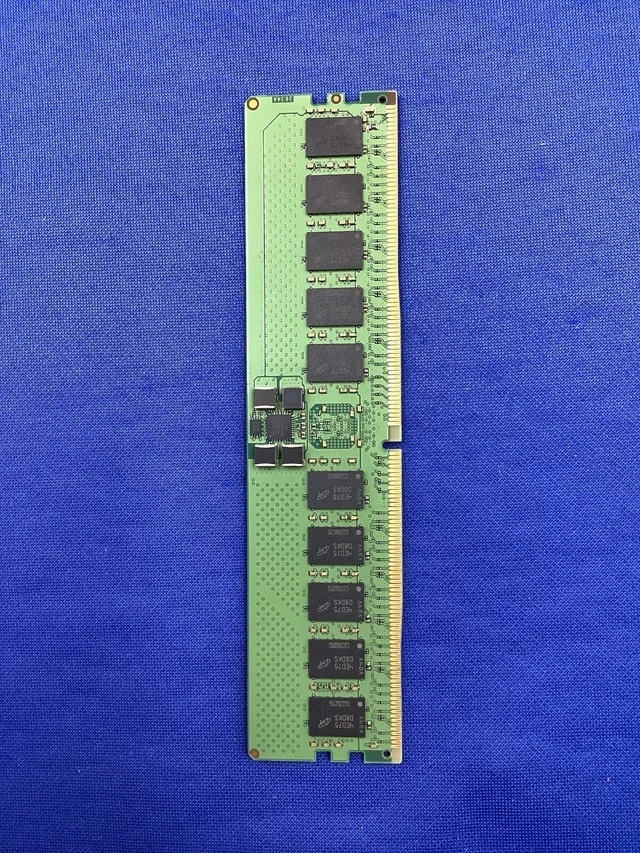 Alt view image 5 of 5 - MTC20F2085S1RC56BD1 MICRON 32GB (1X32GB) 2RX8 PC5-5600B RDIMM MEMORY