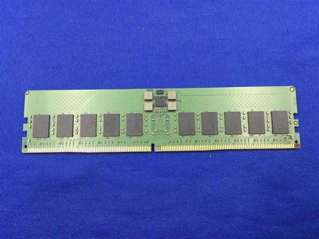 Alt view image 2 of 2 - MTC20F2085S1RC56BD1001 MICRON 32GB (1X32GB) 2RX8 PC5-5600B RDIMM MEMORY