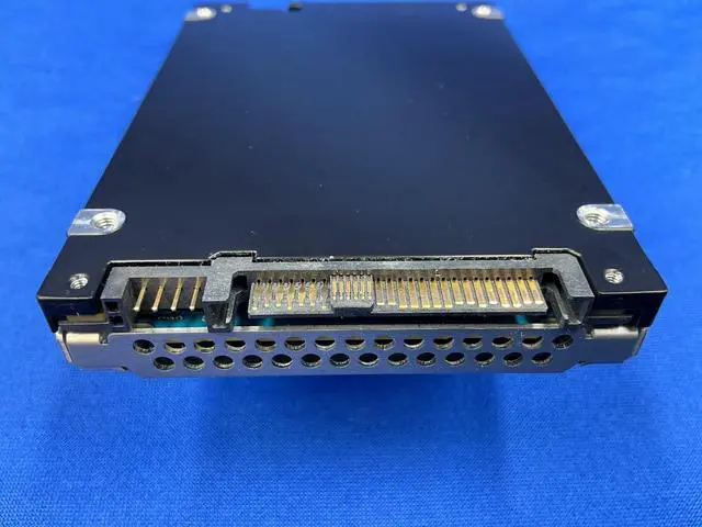 Alt view image 6 of 7 - KCM6XRUL15T3 KIOXIA CM6-R 15.36TB NVMe PCIe 4.0 x4 U.3 2.5in SSD SDFHS81GEB02T