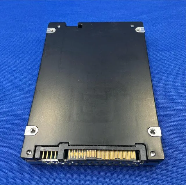 Alt view image 5 of 7 - KCM6XRUL15T3 KIOXIA CM6-R 15.36TB NVMe PCIe 4.0 x4 U.3 2.5in SSD SDFHS81GEB02T