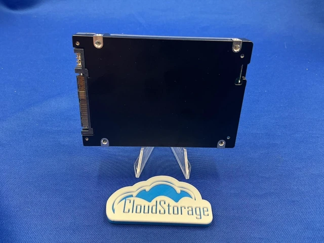 Alt view image 2 of 6 - KIOXIA CD8P-R Series 15.36TB PCIe5.0 x4 NVMe 2.5'' Internal SSD KCD8XPUG15T3