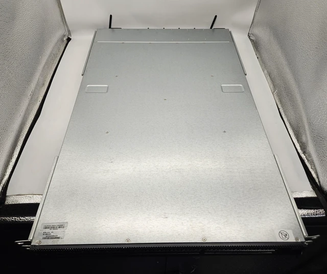 Alt view image 3 of 4 - Mellanox 36-Port 100GB QSFP28 Unmanaged Network Switch MSB7890-ES2F