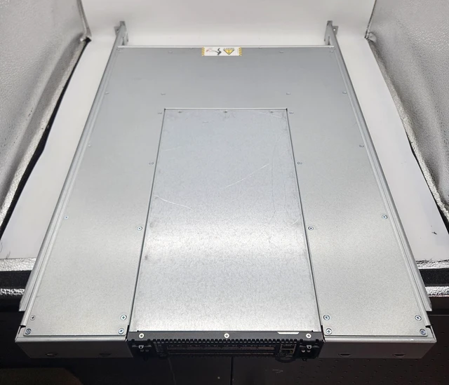 Alt view image 2 of 3 - Mellanox InfiniBand 12-Port 56Gb QSFP FDR SDN Network Switch w/Enclosure *NO OS*