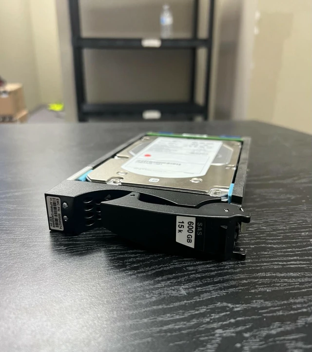 Alt view image 2 of 4 - Seagate Cheetah 15K.7 600GB Internal 15000RPM 3.5" ST3600057SS HDD W/TRAY