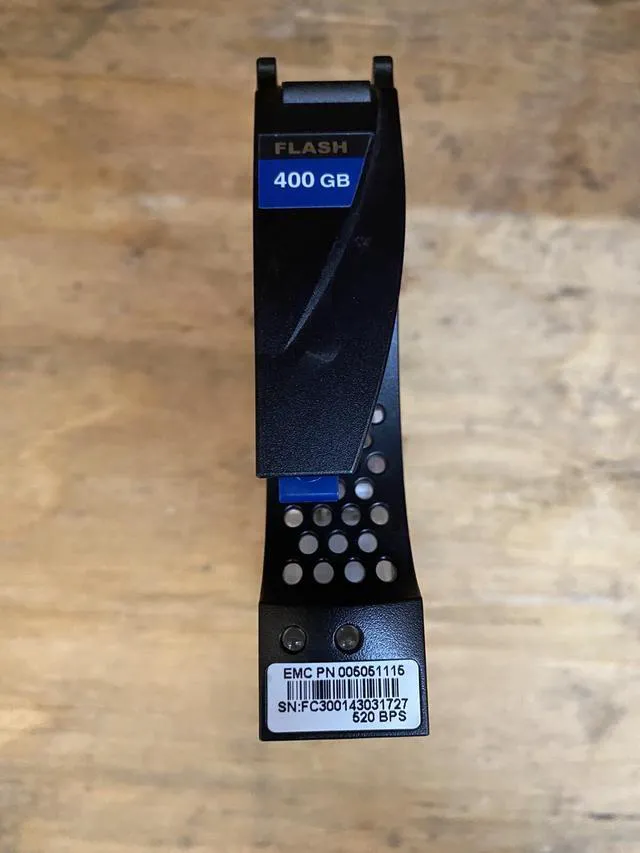 Alt view image 4 of 5 - (NOT FOR HOME PC!) EMC 2.5'' SAS 400GB MLC SSD 005051115 005-051115