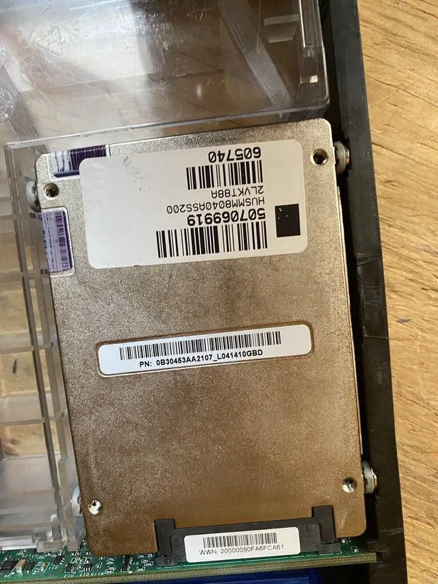 Alt view image 5 of 5 - (NOT FOR HOME PC!) EMC 2.5'' SAS 400GB MLC SSD 005051115 005-051115