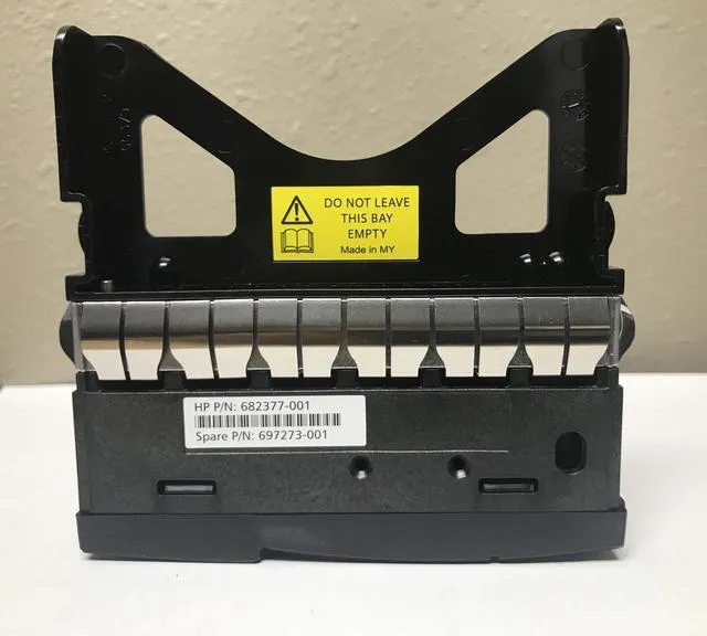 Alt view image 2 of 5 - HP 3par 3.5'' Drive Filler Blank 697273-001 682377-001 0975663-02