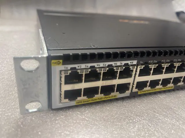 Alt view image 3 of 4 - JL076A 3810M 40G 8 Aruba HPE Smart Rate PoE+ 1-Slot Switch (No PSU)