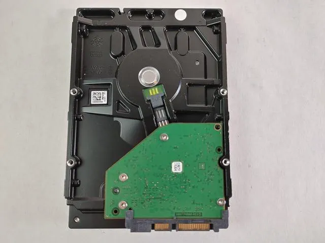 Alt view image 2 of 7 - Lot of 2 Seagate ST500DM009 BarraCuda 500 GB 3.5" SATA III Desktop Hard Drive