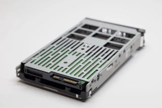 Alt view image 2 of 2 - (NOT FOR HOME PC!) YF87J DELL 10TB 7.2K SAS 3.5" 12Gb/s HDD 13G KIT