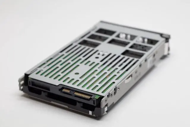 Alt view image 2 of 2 - (NOT FOR HOME PC!) 400-ANTU DELL 10TB 7.2K SAS 3.5" 12Gb/s HDD 13G KIT