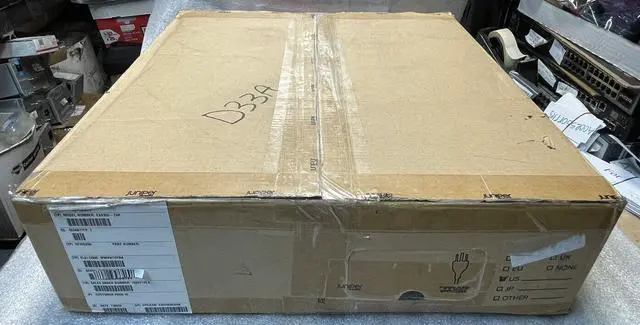 Alt view image 6 of 7 - EX4300-24P Juniper network Switch 24Port PoE+ Gigabit Switch w/ 2 PSU  spare
