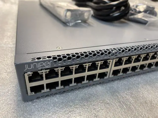 Alt view image 4 of 7 - EX4300-24P Juniper network Switch 24Port PoE+ Gigabit Switch w/ 2 PSU  spare