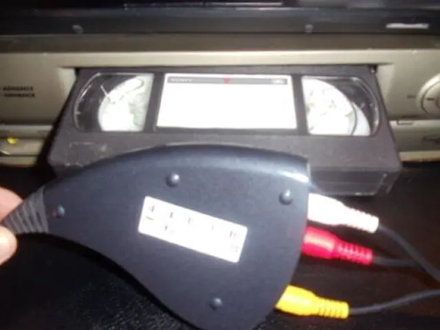 Main image of VHS VCR Video Cassette Tape Home Movie CONVERTER To Digital Computer BETA DVD