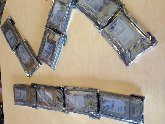 Alt view image 2 of 2 - HP 300gb 3.5" hard drive 350964-B22 404701-001 u320 scsi internal 10000 rpm