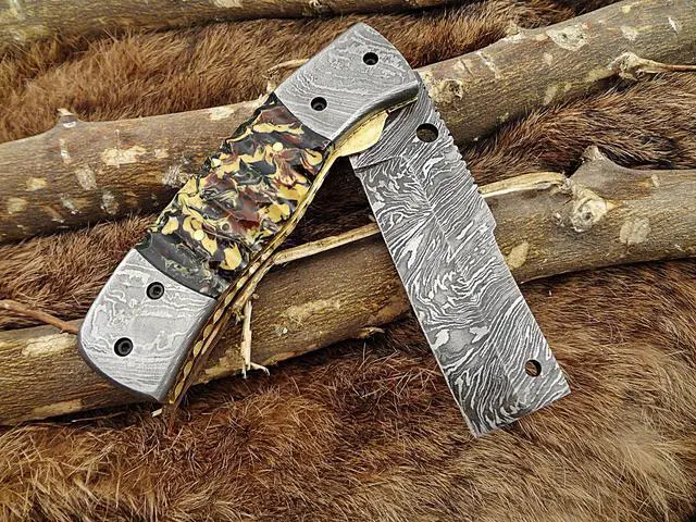 Alt view image 6 of 6 - Damascus Steel Tanto blade folding knife Camouflage colored Razen scale, Cow Leather sheath