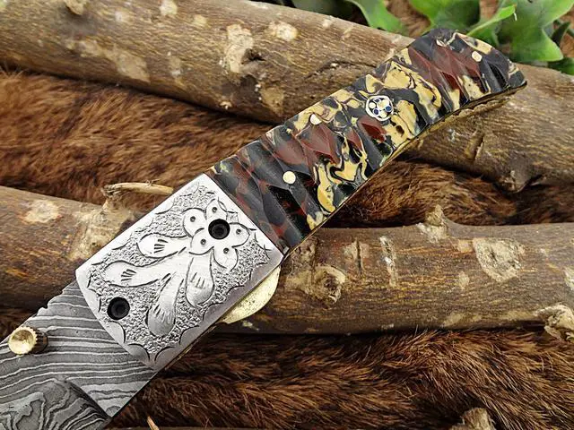 Alt view image 3 of 7 - Damascus Steel Folding knife, Exotic Jigged scale in Camouflage color, Thumb knob & liner lock, Cow Leather sheath (Camouflage)
