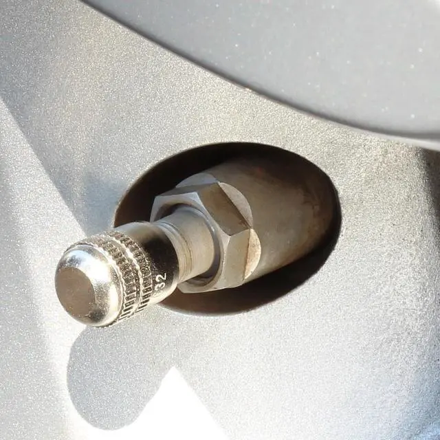 Alt view image 3 of 3 - DNA Motoring VCAP-RT-162-SL Bullet Style Brass Alloy Polished Silver Chrome Tire Valve Stem Caps (Pack of 4)