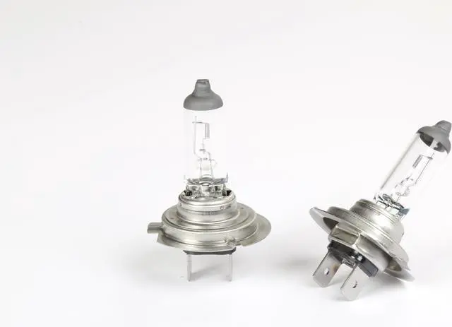 Main image of Philips Vision Plus H7 60% More Light 55 Watt 12V Halogen Headlight Bulb (pair)