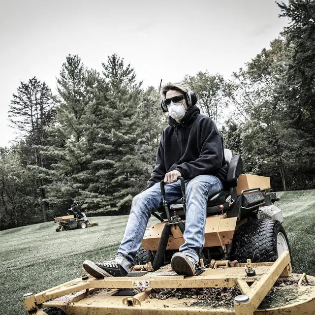 Alt view image 5 of 7 - 3M N95 Cool Flow Valve Particulate Respirator (8511): 10-pack (White)