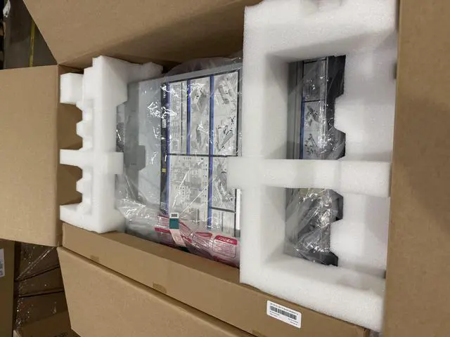 Alt view image 2 of 2 - 7X06TSLS90 1X 4208 1X 16GB 2Rx82933 1X 750W 2.5" 3 YR LENOVO WARRANTY!