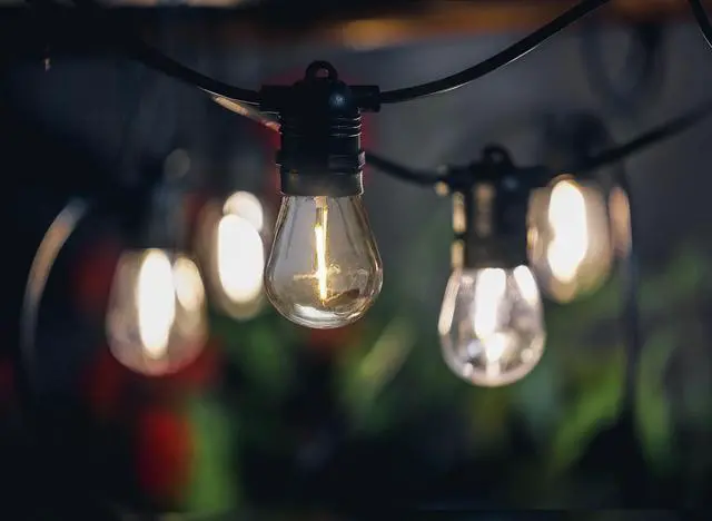 Alt view image 3 of 6 - 30 Ft 12 Socket LED String Lights