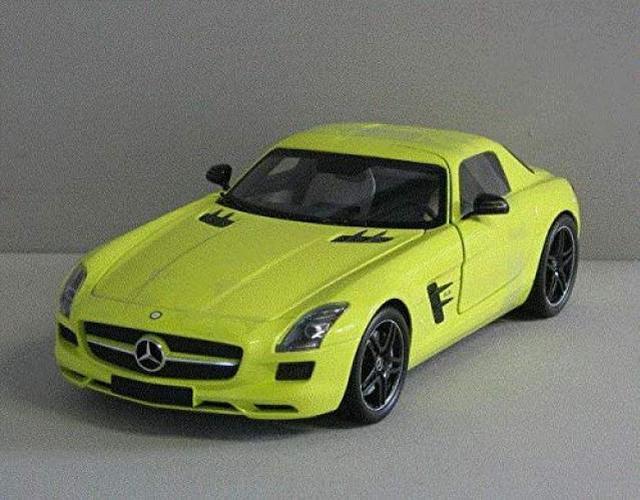 2010 mercedes sls amg yellow with black wheels 1/18 diecast car 