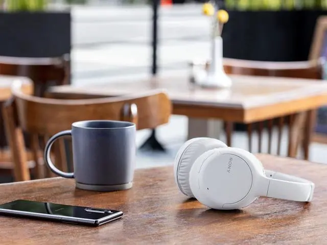 Alt view image 5 of 5 - Sony WH-CH710N Wireless Noise-Cancelling Over-the-Ear Headphones - White