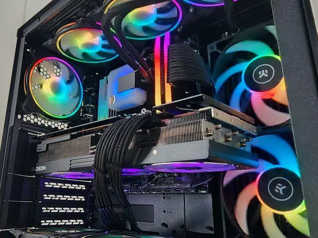 Gaming PC Ryzen 7 7800X3D 32GB RAM 2TB SSD RX 7900 XT 20GB